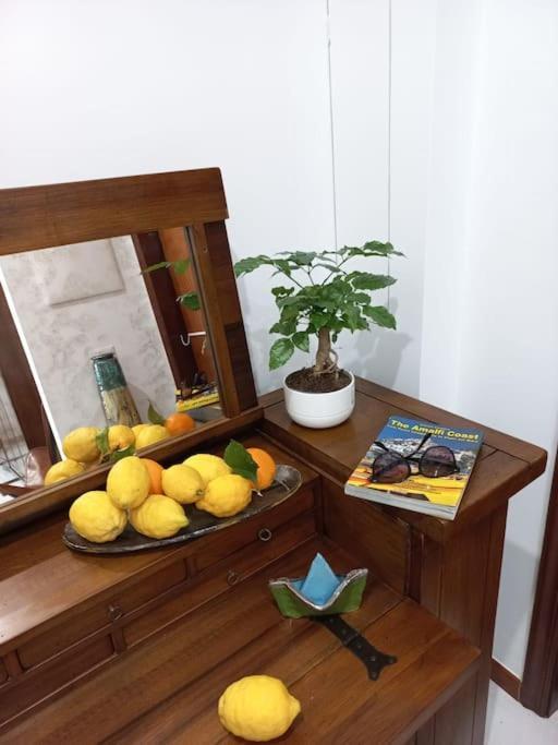 Appartement Giulia Town House Tra Citta E Mare à Salernes Extérieur photo