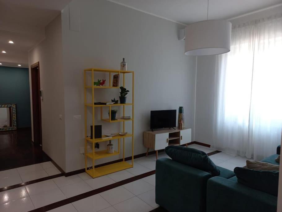 Appartement Giulia Town House Tra Citta E Mare à Salernes Extérieur photo