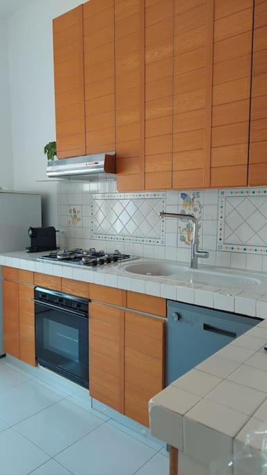 Appartement Giulia Town House Tra Citta E Mare à Salernes Extérieur photo