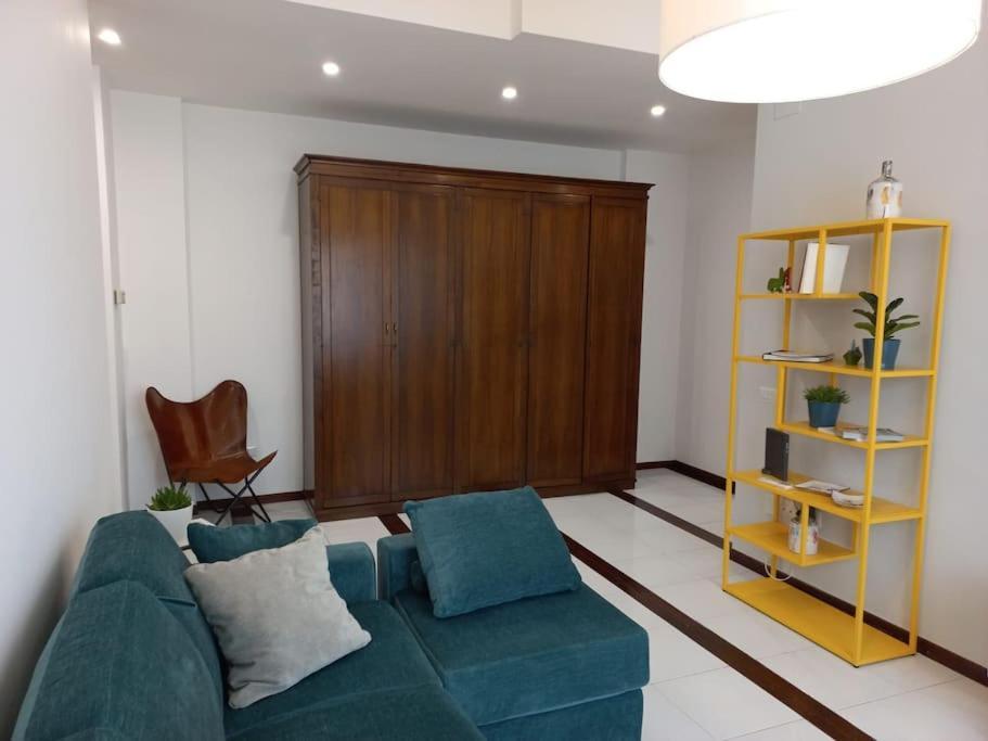 Appartement Giulia Town House Tra Citta E Mare à Salernes Extérieur photo