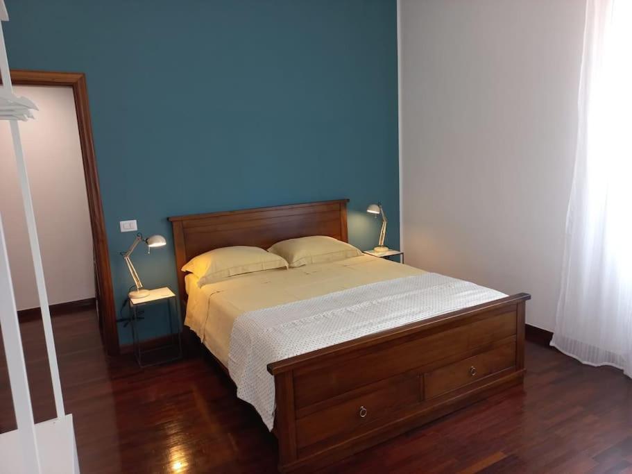 Appartement Giulia Town House Tra Citta E Mare à Salernes Extérieur photo