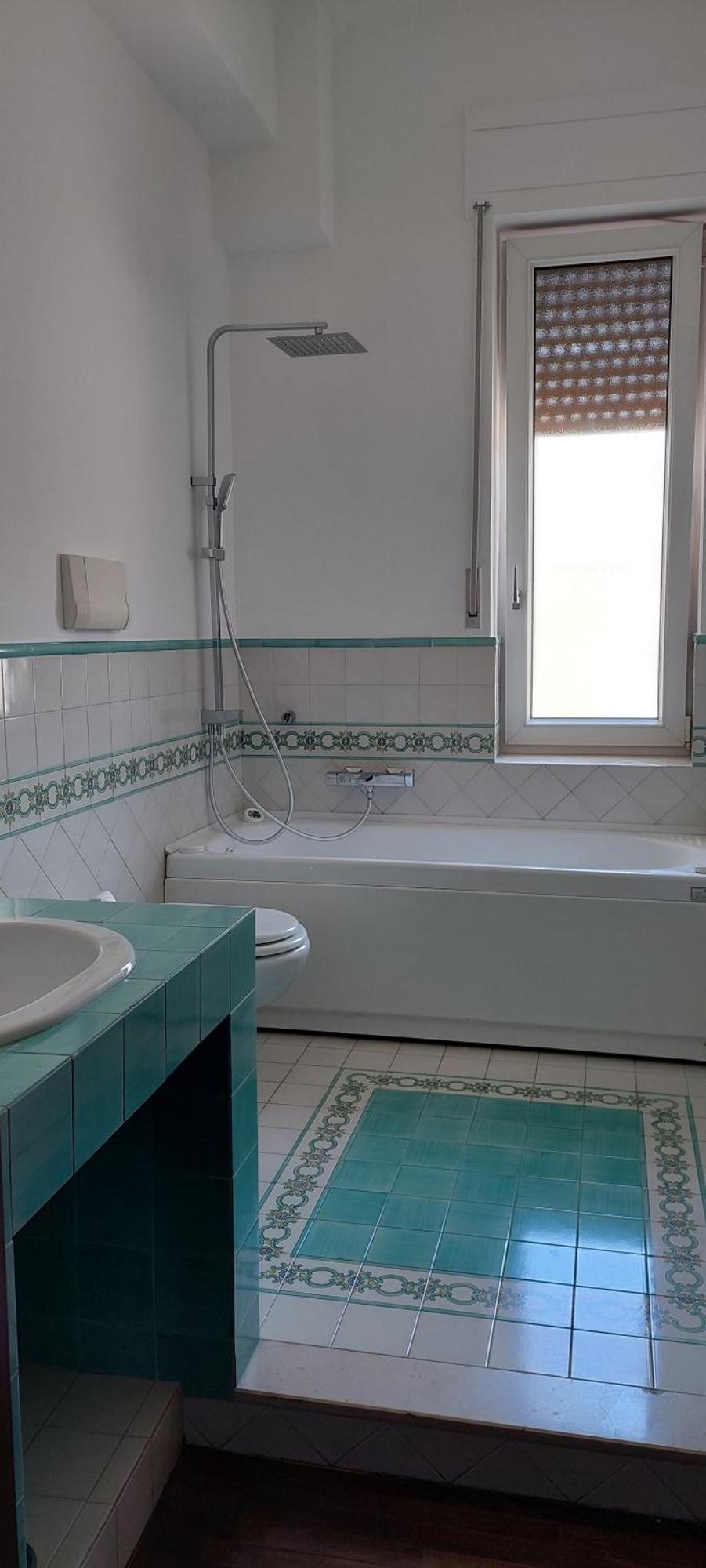 Appartement Giulia Town House Tra Citta E Mare à Salernes Extérieur photo